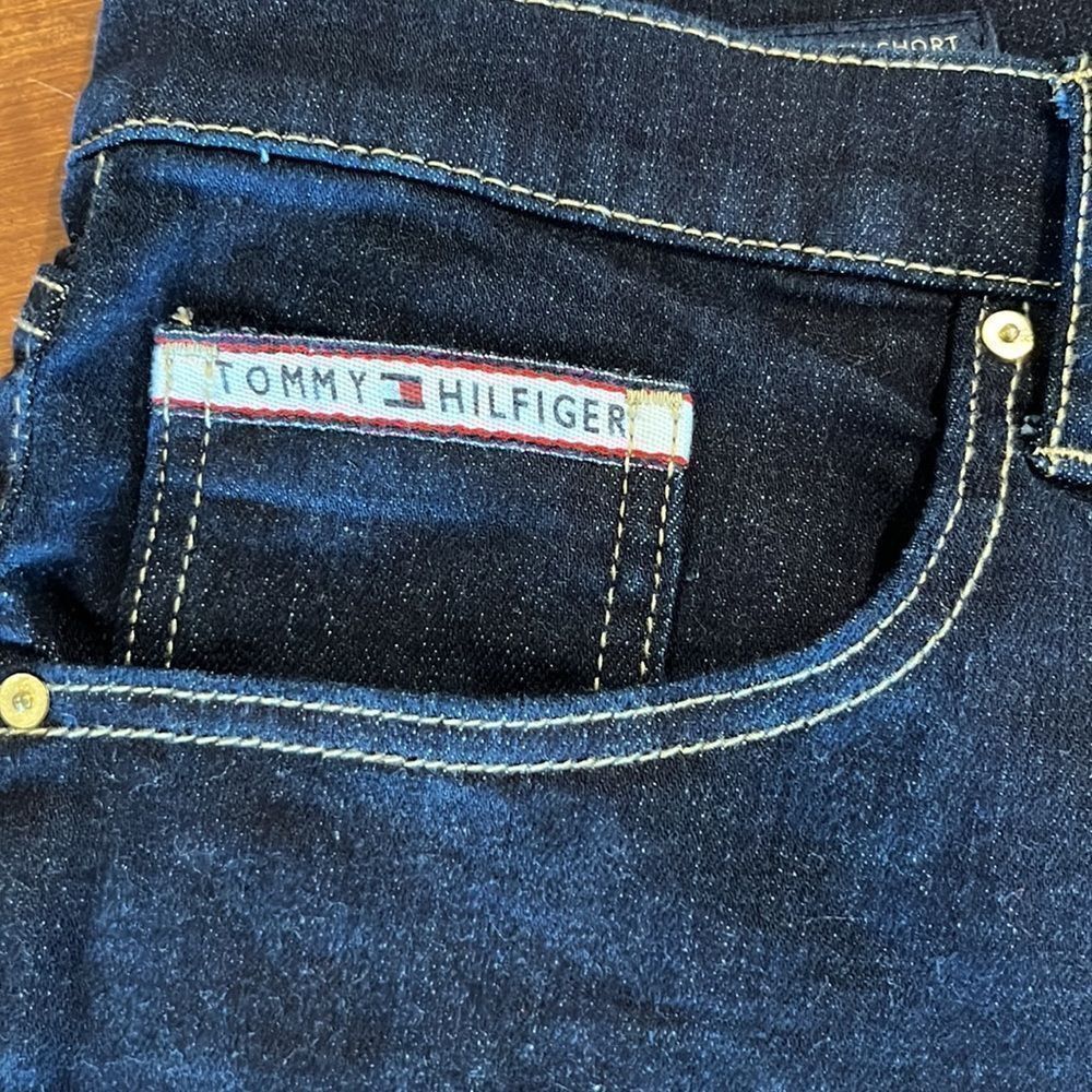 Tommy Hilfiger women’s size 18 denim jean shorts with cuffs. - Picture 6 of 10